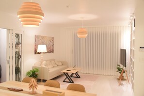 Smart TV, books - RoseBrickHouse/5mins to Terminal, Metro/Books/Cozy/8ppl/City Centre/ (서구)