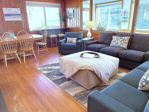 Smart-TV, peis og bøker