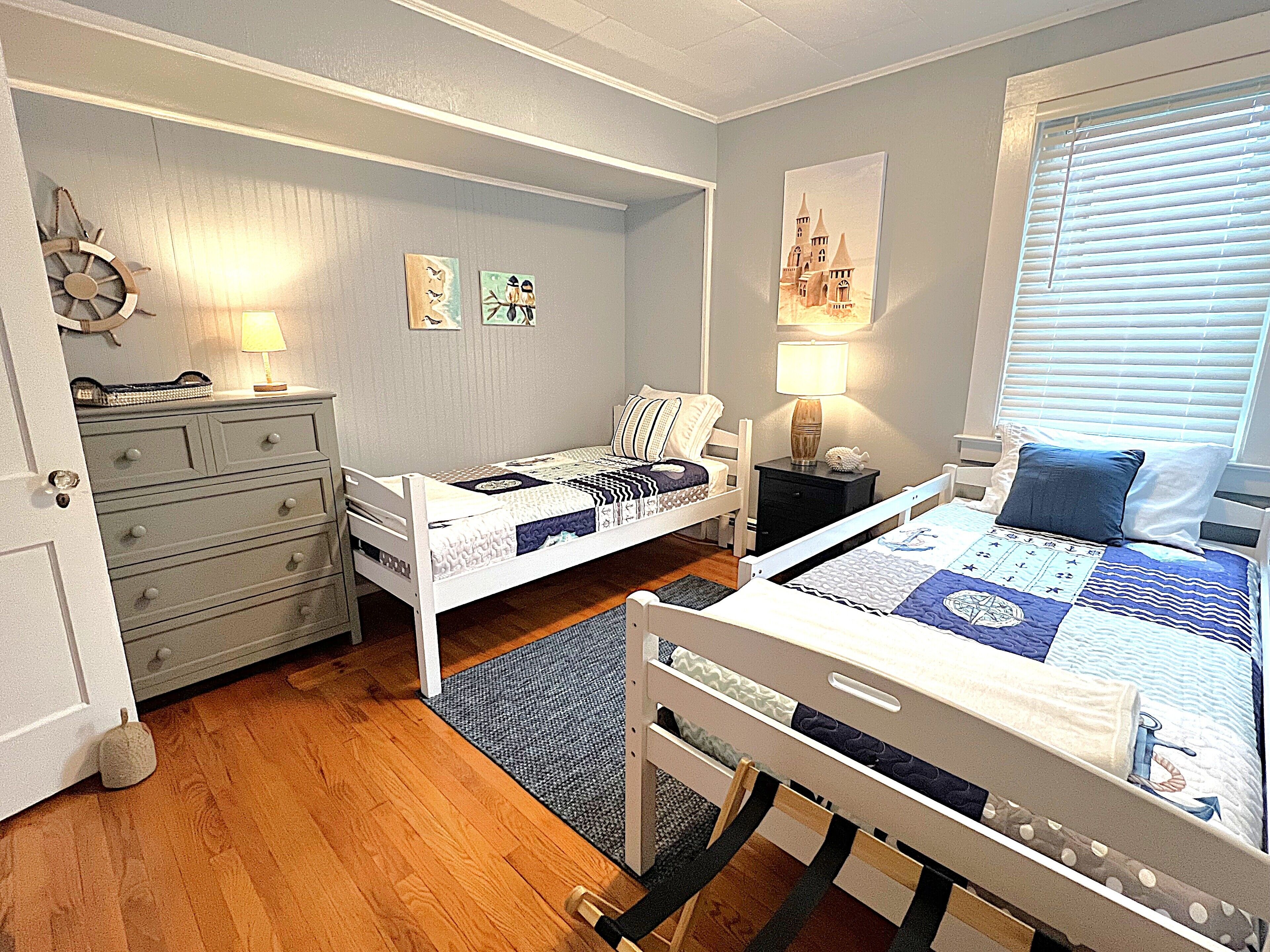 5 slaapkamers, een strijkplank/strijkijzer, reisbedje, gratis wifi