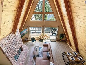 Smart TV, fireplace - Charming A-Frame home, wood fireplace, 7 miles to The Village and ski resorts. (Sugarloaf)
