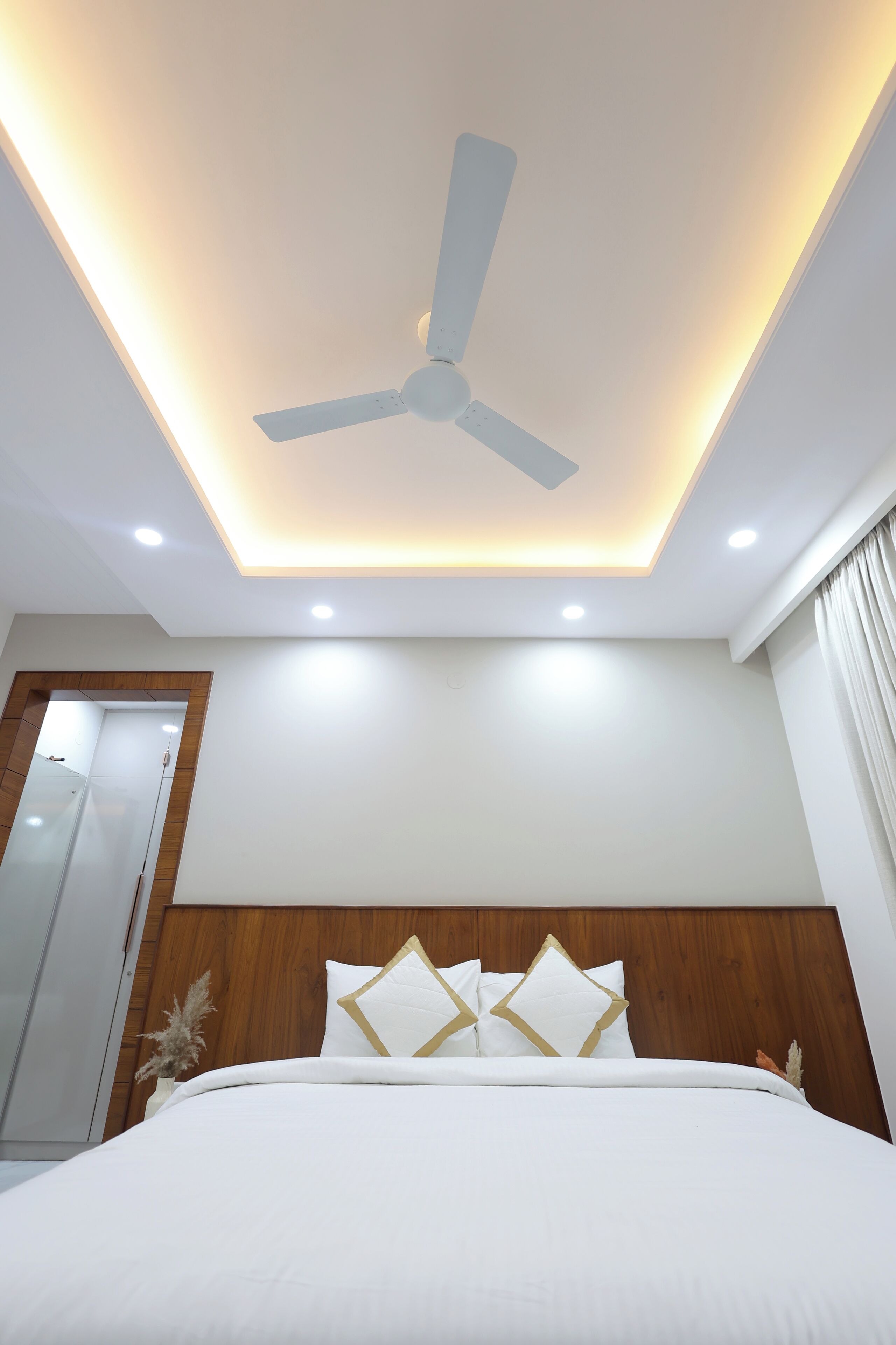 1 غرفة نوم وملاءات إيطالية من طراز فريتي وأغطية فراش متميزة