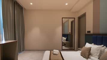 Executive Double Room | Desk