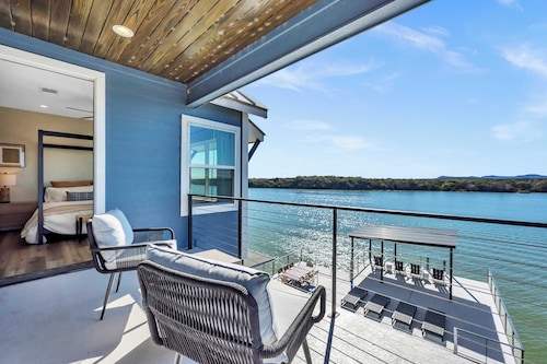 Scenic Sunsets-private pool, boat lift, game room