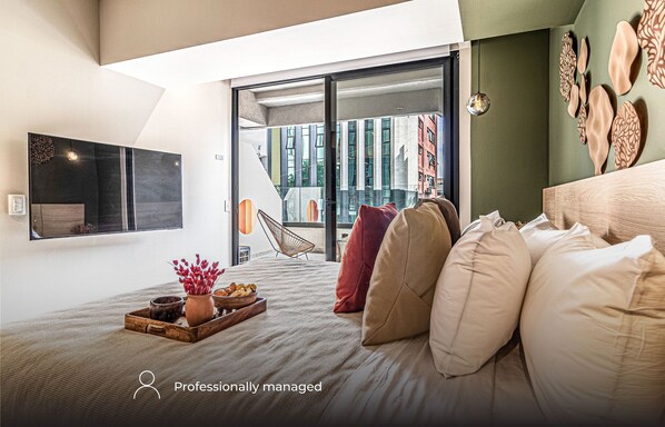 1 Schlafzimmer, Schreibtisch, Bügeleisen/Bügelbrett, Reisekinderbett