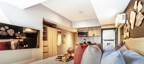 1 makuuhuone, työpöytä, silitysrauta/-lauta, vauvan matkasänky