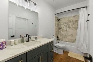 Sèche-cheveux, serviettes fournies