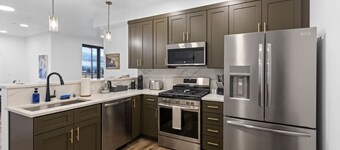 Stunning Waterfront Condo Breathtaking Views 202