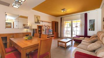 House, 5 Bedrooms, Terrace | Living area