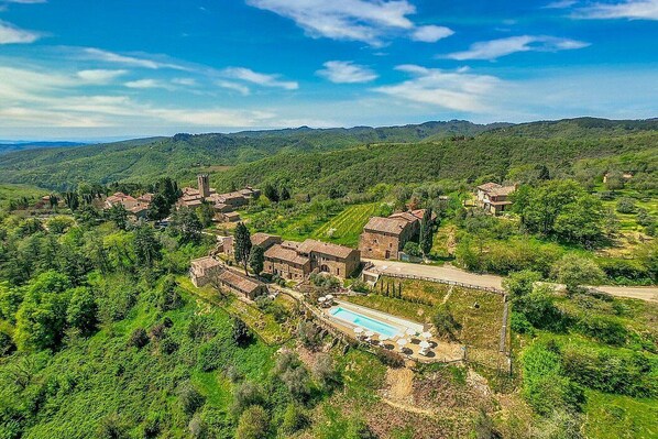 Exterior - Villa Gallonero: A spacious age-old farm house surrounded by the greenery, with Free WI-FI. (Bucine)