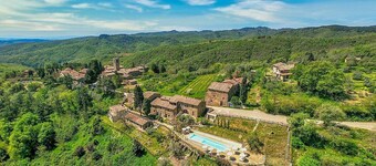 Villa Gallonero: A spacious age-old farm house surrounded by the greenery, with Free WI-FI.