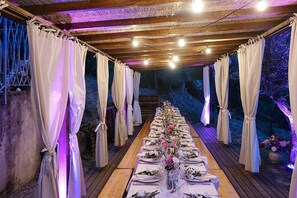 Outdoor banquet area - Villa Gallonero: A spacious age-old farm house surrounded by the greenery, with Free WI-FI. (Bucine)