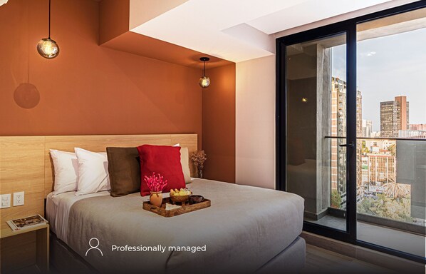 1 غرفة نوم ومكتب ومكواة/لوح كي وسرير سفر