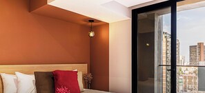 1 室のベッドルーム、デスク、アイロン / アイロン台、旅行用ベビーベッド