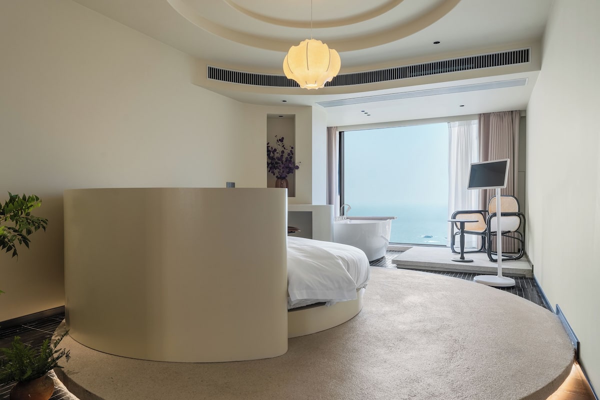 Panoramic Double Room, 1 King Bed, Bathtub, Ocean View