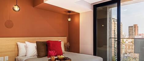 1 chambre, bureau, fer et planche à repasser, lit parapluie