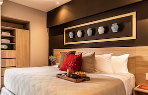 2 bedrooms, desk, iron/ironing board, travel crib