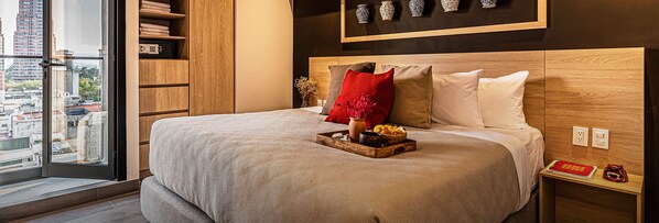 3 chambres, bureau, fer et planche à repasser, lit parapluie