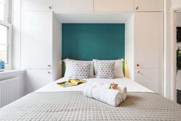 2 chambres, bureau, fer et planche à repasser, accès Internet