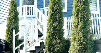 OOB family Beach House w/private yard and deck! Pet friendly, parking, 4/BR 2/BA