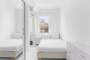 1 quarto, escrivaninha, ferros/tábuas de passar roupa, Wi-Fi