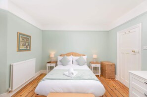 2 bedrooms, desk, iron/ironing board, WiFi - Traditional Bath House, Garden with City Views (Bath and North East Somerset)