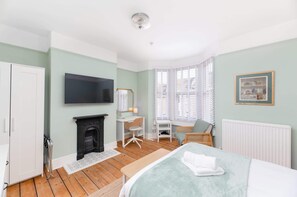 2 bedrooms, desk, iron/ironing board, WiFi