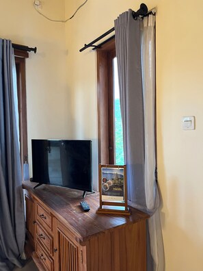 Television - Wira Krisna Tranquil Villas by EPS (Ubud)