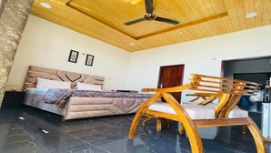 Royal Room, Balcony | Free WiFi - The Claremont (Kasauli)