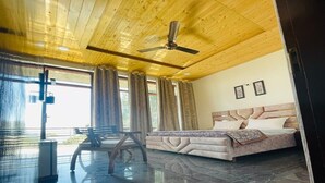 Royal Room, Balcony | Free WiFi - The Claremont (Kasauli)