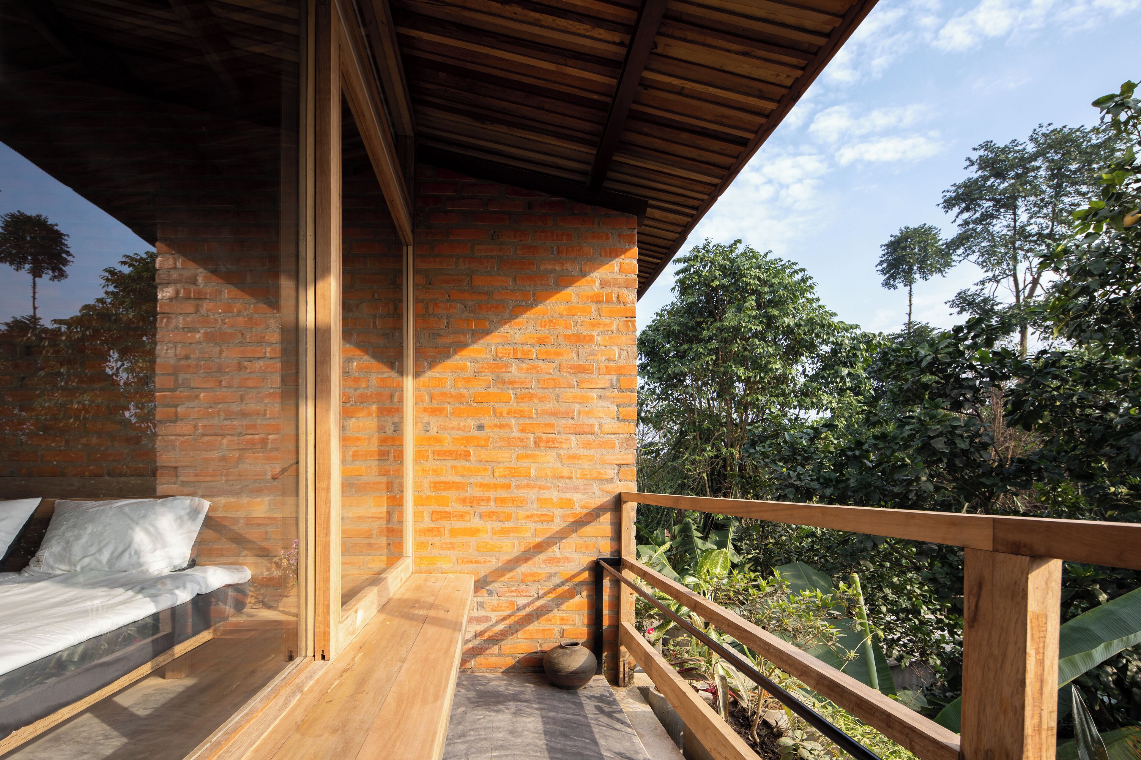 Dobbeltrom – design, 1 soverom, balkong, hageutsikt | Blendingsgardiner, lydisolert, strykejern/-brett og wi-fi (inkludert)