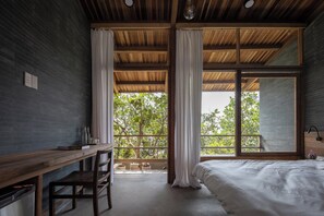 POMELO QUEEN STONE | Blackout drapes, soundproofing, iron/ironing board, free WiFi - Hachi Homestay & Spa (Hue)