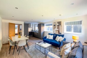 Interior - Harbour Edge Summary: (Cromer)