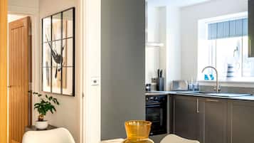 Réfrigérateur, micro-ondes, four, lave-vaisselle