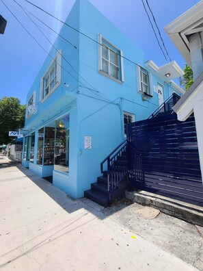 Exterior - Three Duval Street Suites w free parking and pool (Key West)