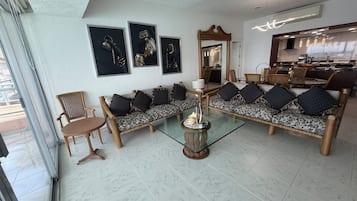 Villa, 2 Bedrooms, Accessible, Private Pool | Living room