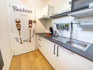 Fridge, microwave, cookware/dishes/utensils - Holiday 34 by Interhome (La Grande Motte)