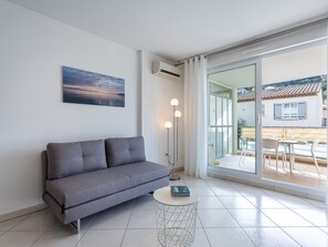 TV - Côté Port by Interhome (Hyères)
