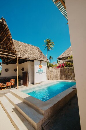 Kolam renang indoor/outdoor