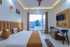 Desk, laptop workspace, free WiFi - One Earth Ganga Stone (Haridwar)