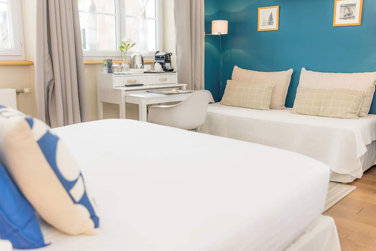 Premium bedding, in-room safe, desk, blackout curtains