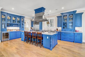 Dining - Steps to the Beach! Pool, Gym, Game Room, Movie Theater | 3301 Palm by AvantStay (Isle Of Palms)