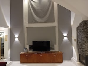 Interior - Πολυτελής βίλα στην περιοχή αεροδρομίου Θεσσαλονίκης με εσωτερική πισίνα (Θεσσαλονίκη )