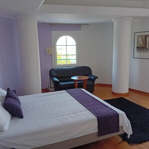 4 bedrooms, iron/ironing board, WiFi, bed sheets - Πολυτελής βίλα στην περιοχή αεροδρομίου Θεσσαλονίκης με εσωτερική πισίνα (Θεσσαλονίκη )