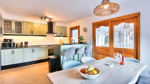 Kühlschrank, Mikrowelle, Ofen, Geschirrspüler