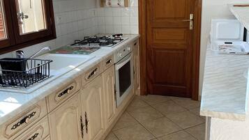 Frigorífic, microones, forn i placa de cuina