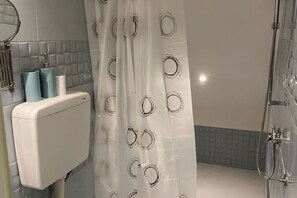Shower, hair dryer, towels, soap - Little Blue Shelter of Neapolis (Napoli)