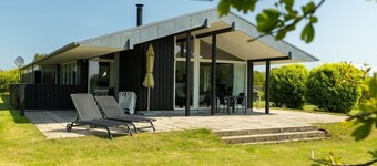 "Erlinda" - 600m from the sea by Interhome