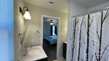 4 bedrooms, iron/ironing board, travel cot, free WiFi