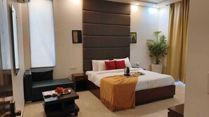 Deluxe Double Room, City View | Premium bedding, free minibar, desk, laptop workspace - Hotel Florence and Banquets By Elite Sol (Gurugram)