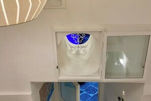 Interior - Neapolis Sun Shelter (Napoli)